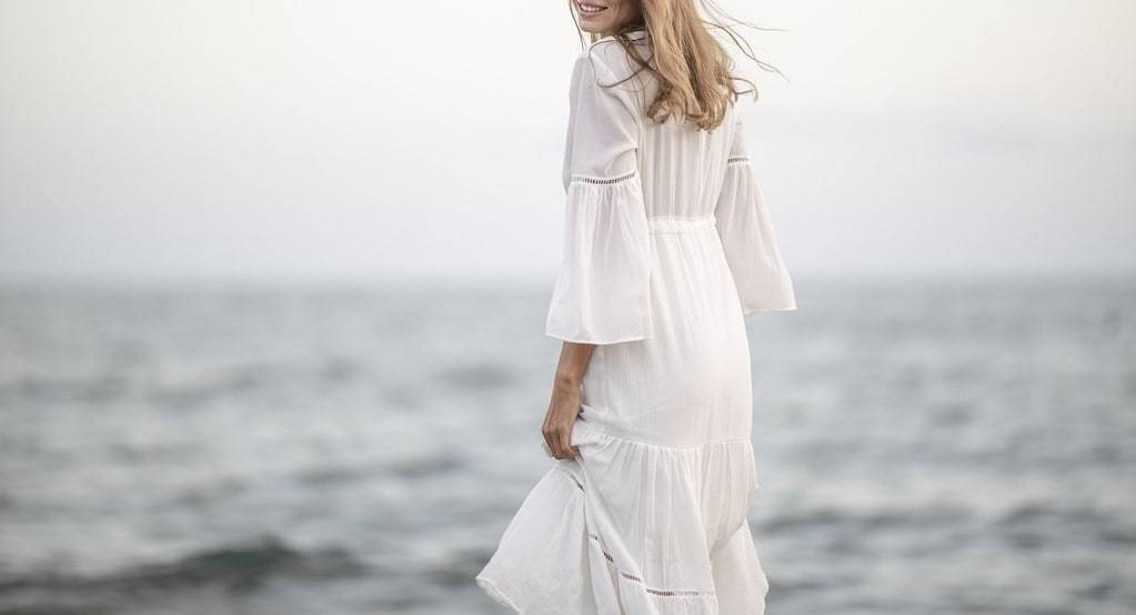Pourquoi la robe midi est devenue un incontournable